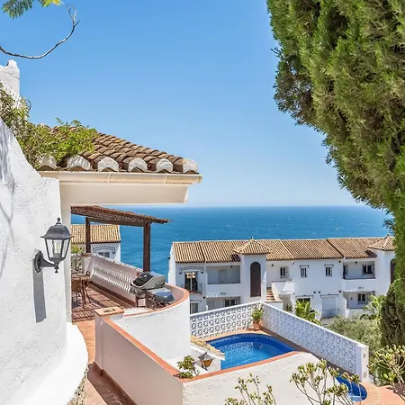 Villa Exclusive Villa, Wonderful Garden, Private Heated Pool *