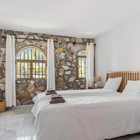 Exclusive Villa, Wonderful Garden, Private Heated Pool * La Herradura (Granada)