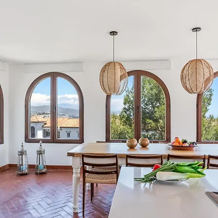 Exclusive Villa, Wonderful Garden, Private Heated Pool Villa