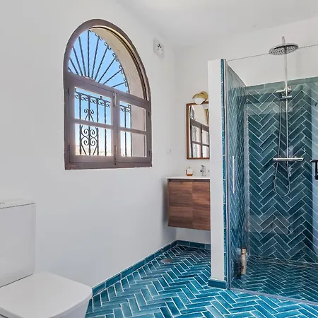 Exclusive Villa, Wonderful Garden, Private Heated Pool Villa *
