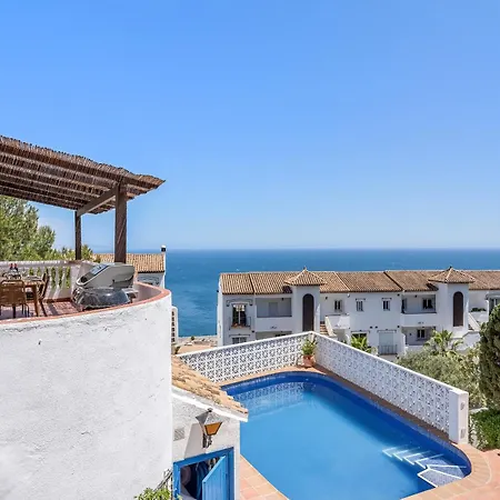 Villa Exclusive Villa, Wonderful Garden, Private Heated Pool *