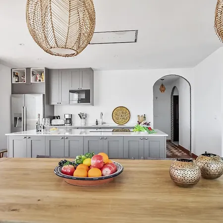 Exclusive Villa, Wonderful Garden, Private Heated Pool