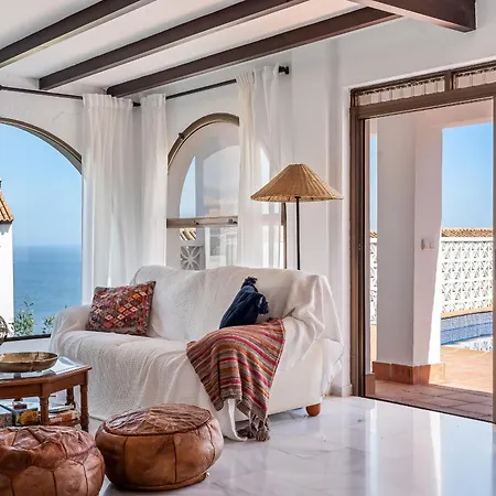 Exclusive Villa, Wonderful Garden, Private Heated Pool Villa