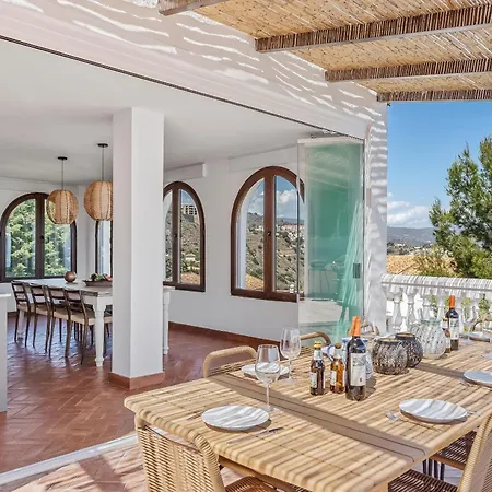 Exclusive Villa, Wonderful Garden, Private Heated Pool Villa La Herradura (Granada)