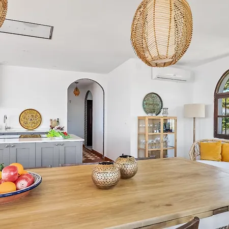 Exclusive Villa, Wonderful Garden, Private Heated Pool
