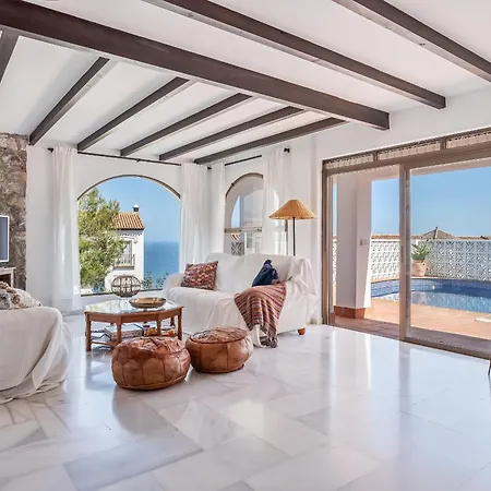 Exclusive Villa, Wonderful Garden, Private Heated Pool Villa *